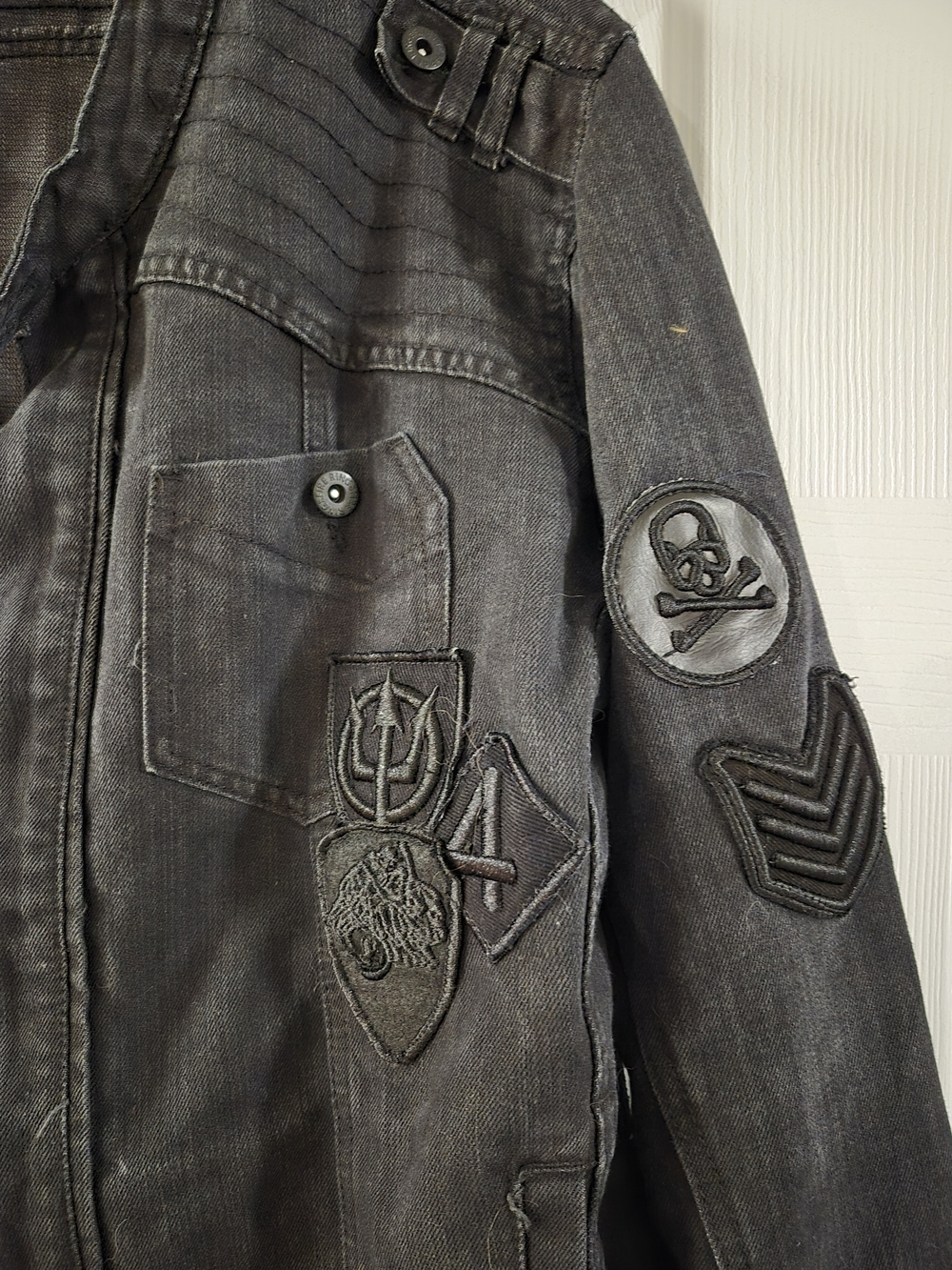 Ring of Fire Men's Black Badge-Embellished Jacket - Picture 2 of 6